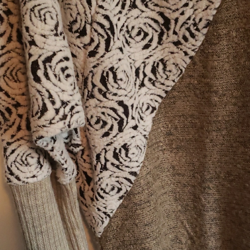 Asymmetrical Patterned Sweater - Picture 3 of 3